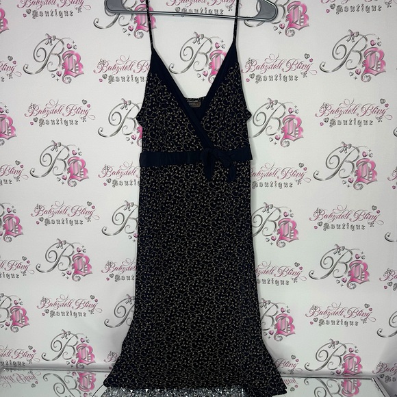 Jessica Dresses & Skirts - Jessica dress floral 3D flowers black tan bow tie up ribbon 🎀 detail stretchy